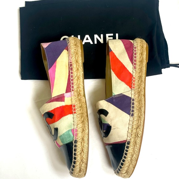 CHANEL ESPADRILLES - LIMITED EDITION HAND PAINTED CANVAS - SIZE 40 - Picture 4 of 6